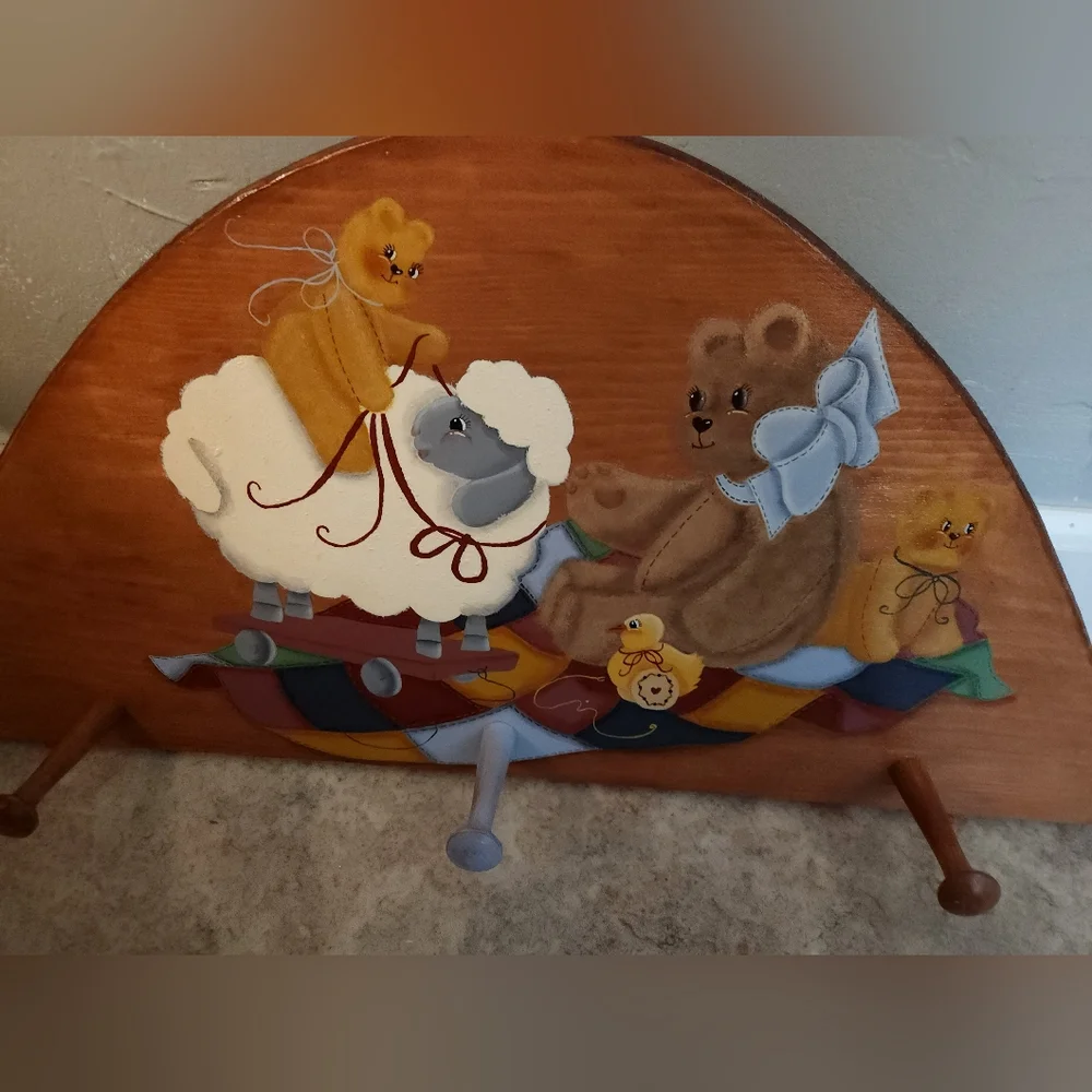 🐻🐤🐑Vintage Wooden Plaque With Hooks